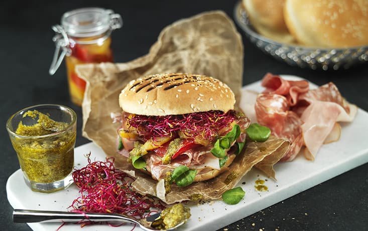 Hamburgare med Pesto & Rostad paprika - Recept | Pågen